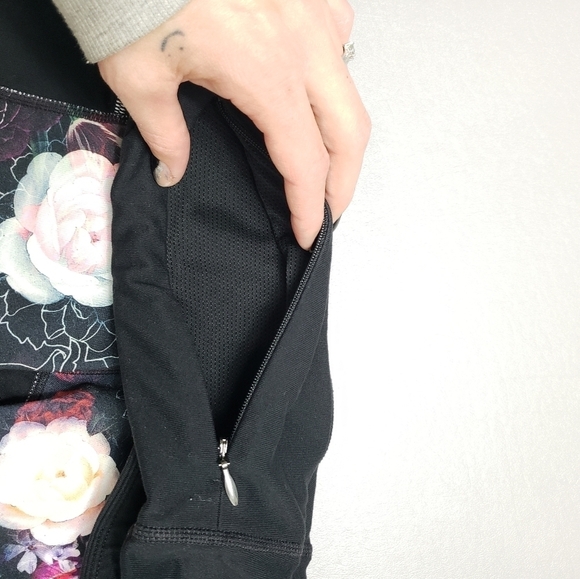 Athleta cropped flower leggings size XS - Picture 7 of 12